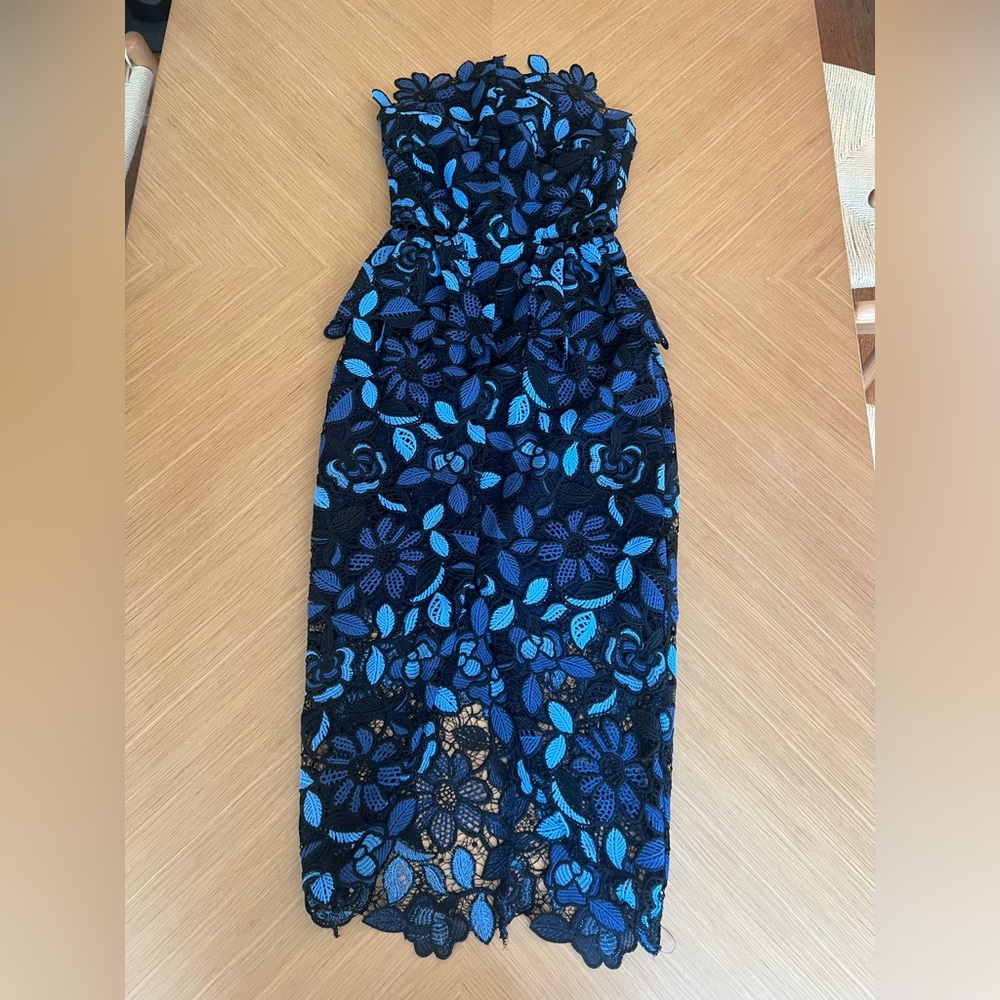 Elliatt Blue and Black Lace Dress - Picture 4 of 4